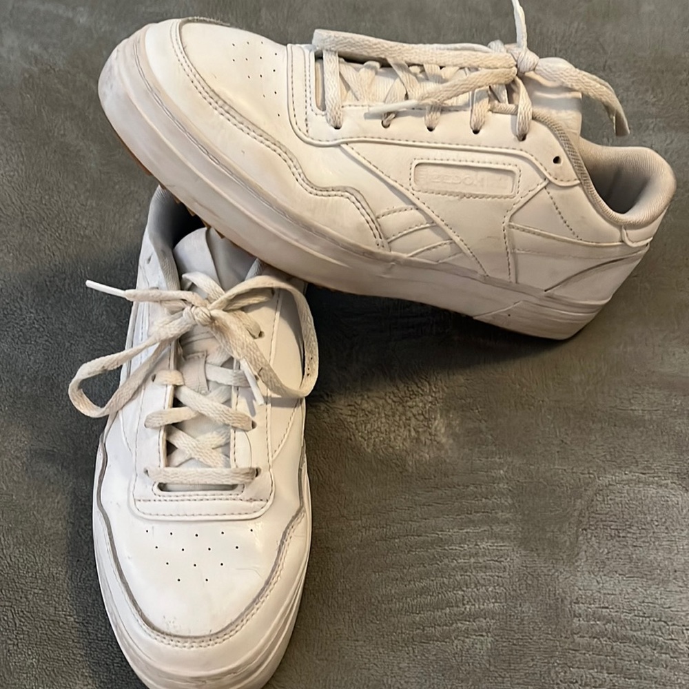 White Reebook shoes with memory foam. Women’s size 8